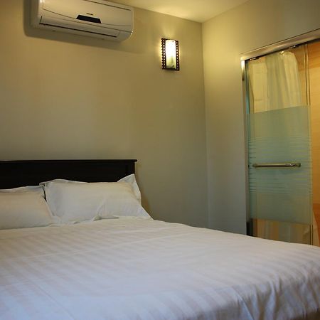 Se Two Hotel Butterworth Bagian luar foto