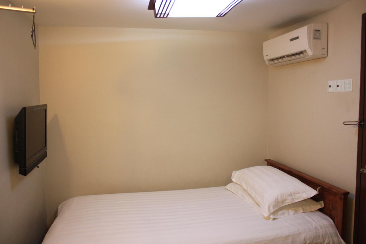 Se Two Hotel Butterworth Bagian luar foto