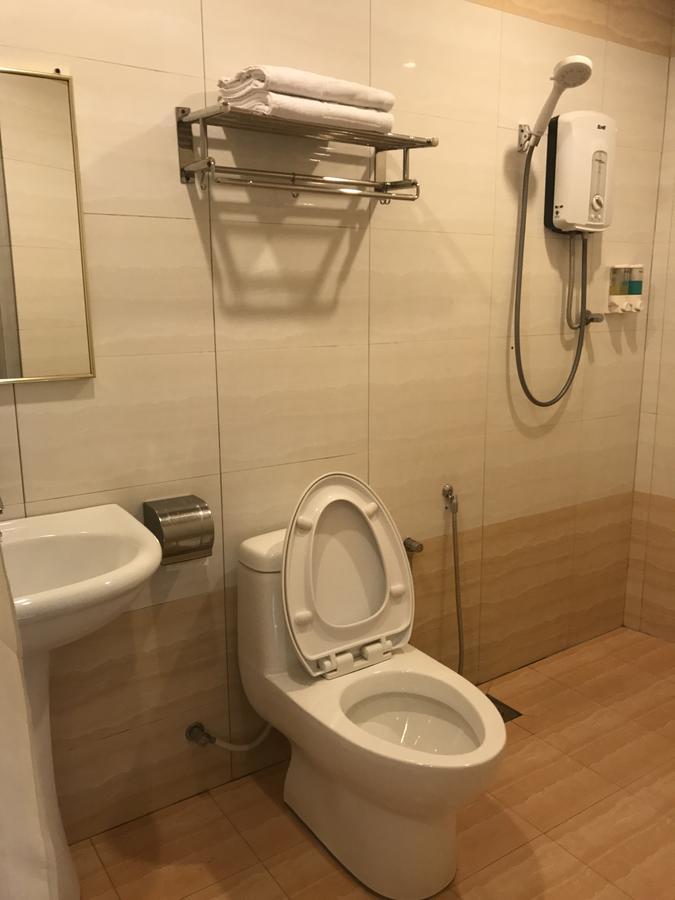 Se Two Hotel Butterworth Bagian luar foto